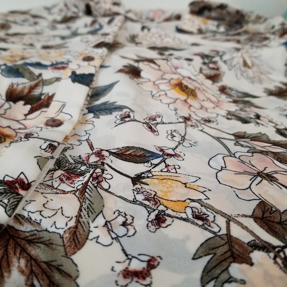 Philosophy Floral Blouse - Picture 5 of 6